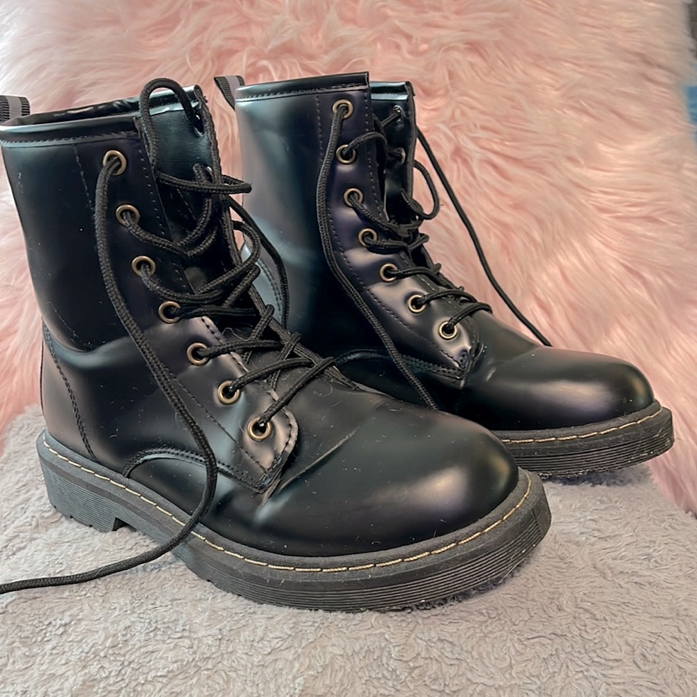 Combat boots size 7